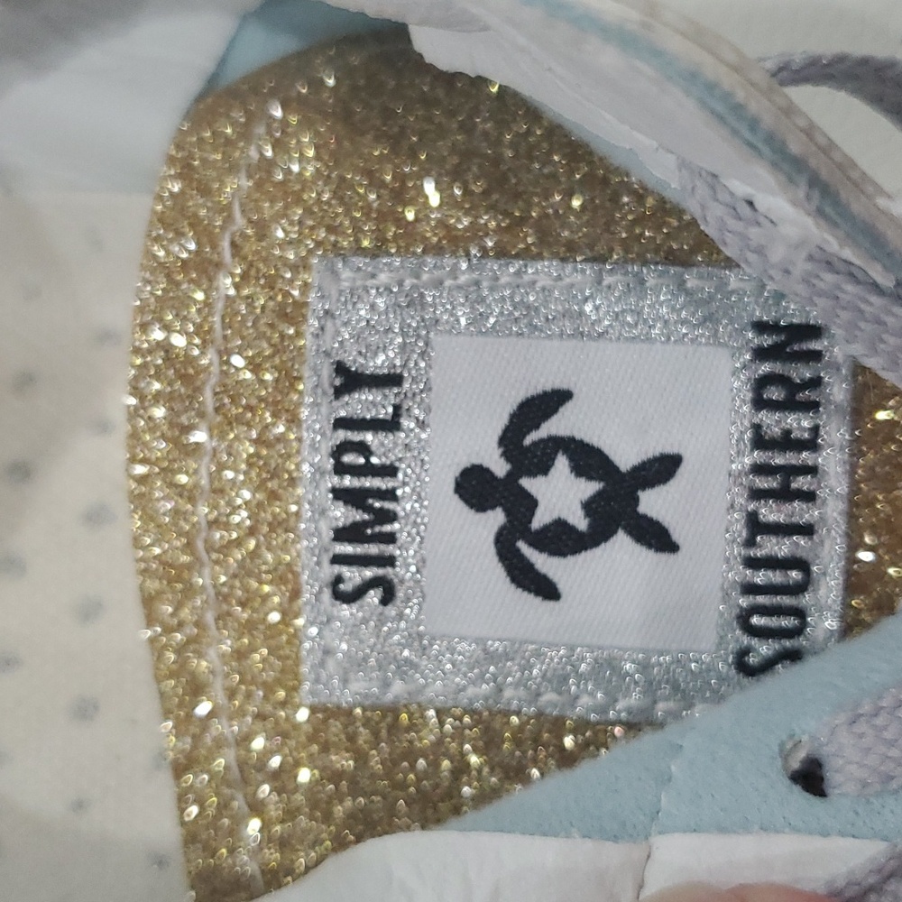 Simply Southern Shoes Size 8 - Picture 5 of 7